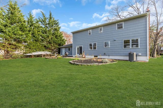 8 Queens Place, Old Bridge, NJ 08857