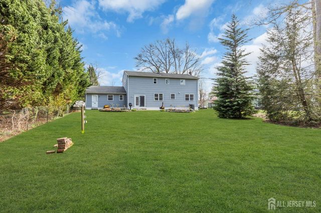 8 Queens Place, Old Bridge, NJ 08857