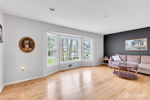 8 Queens Place, Old Bridge, NJ 08857