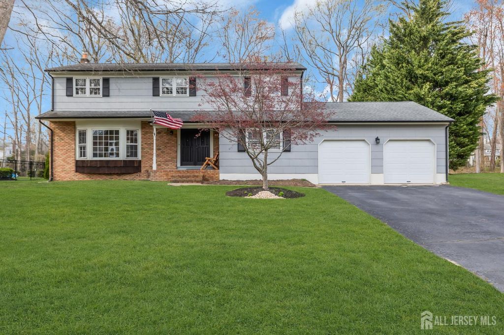 8 Queens Place, Old Bridge, NJ 08857