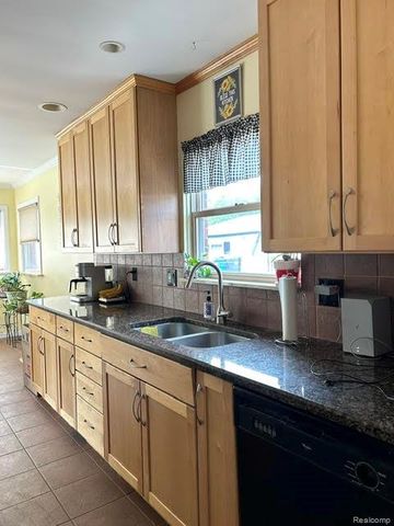 29701 Sherry Avenue, Madison Heights, MI 48071