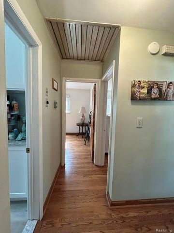 29701 Sherry Avenue, Madison Heights, MI 48071