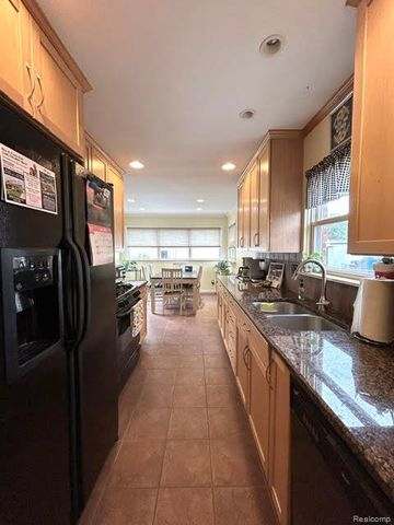 29701 Sherry Avenue, Madison Heights, MI 48071