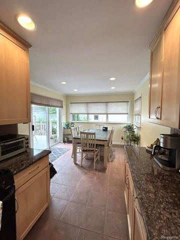 29701 Sherry Avenue, Madison Heights, MI 48071