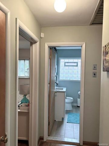 29701 Sherry Avenue, Madison Heights, MI 48071