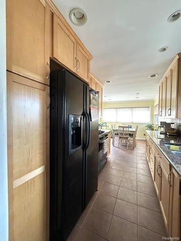 29701 Sherry Avenue, Madison Heights, MI 48071