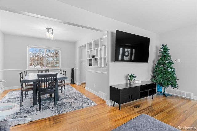 1111 Trotwood Lane, Flint, MI 48507