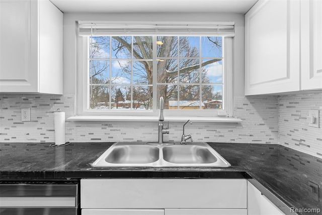 1111 Trotwood Lane, Flint, MI 48507