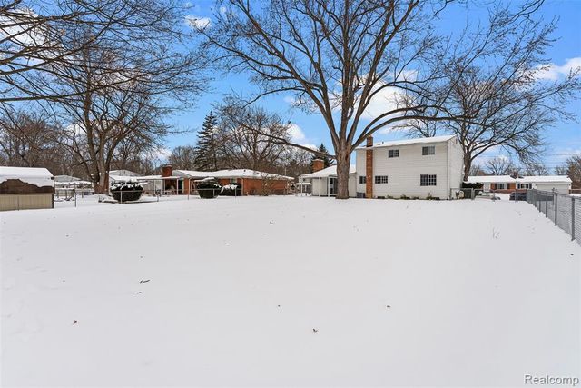 1111 Trotwood Lane, Flint, MI 48507