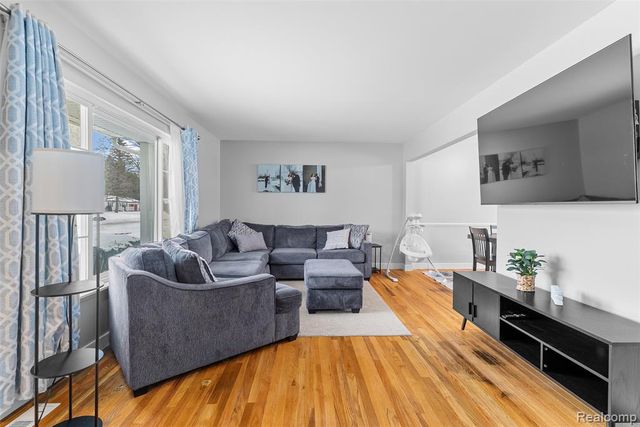 1111 Trotwood Lane, Flint, MI 48507