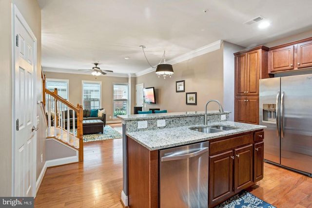 42816 LAUDER TER, Ashburn, VA 20147