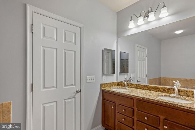 42816 LAUDER TER, Ashburn, VA 20147