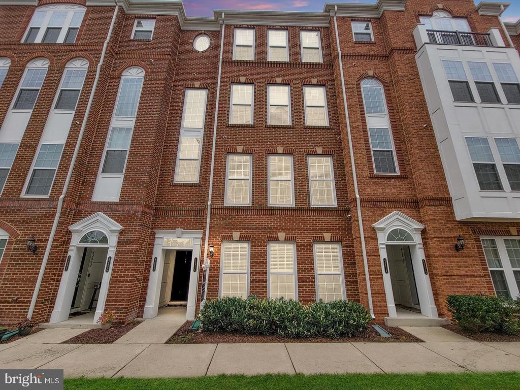 42816 LAUDER TER, Ashburn, VA 20147