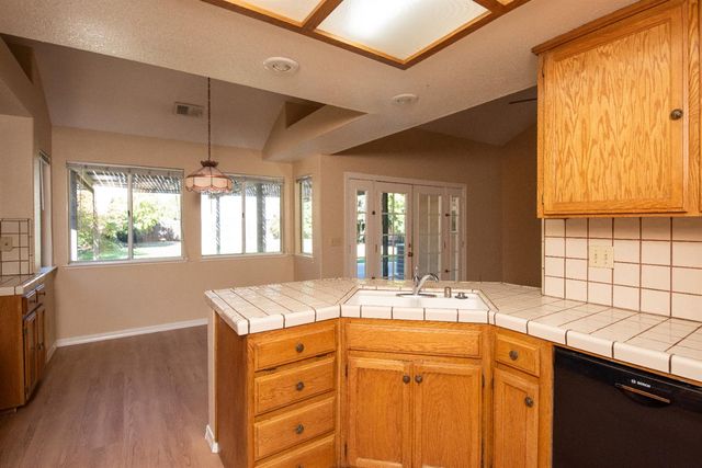 1554 E D St, Oakdale, CA 95361