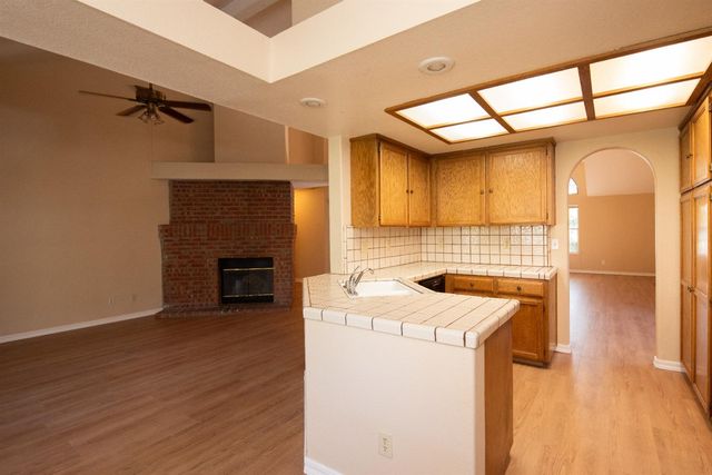 1554 E D St, Oakdale, CA 95361