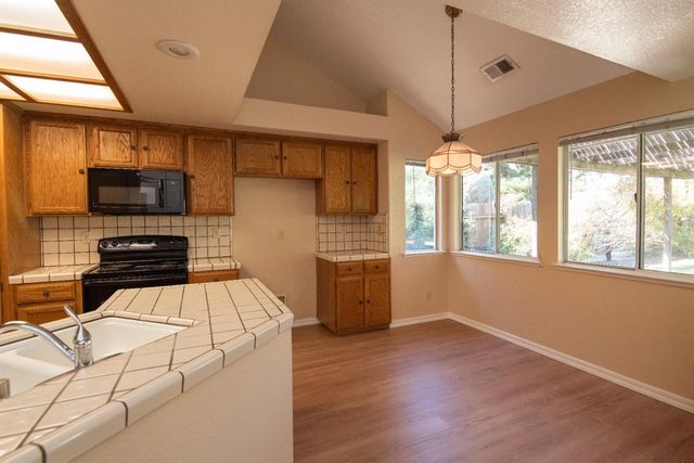 1554 E D St, Oakdale, CA 95361