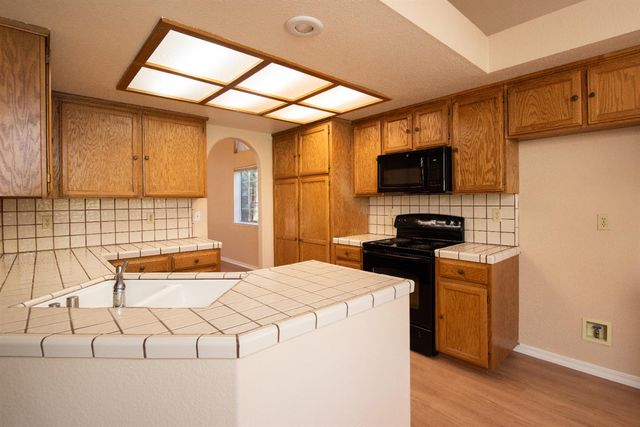 1554 E D St, Oakdale, CA 95361