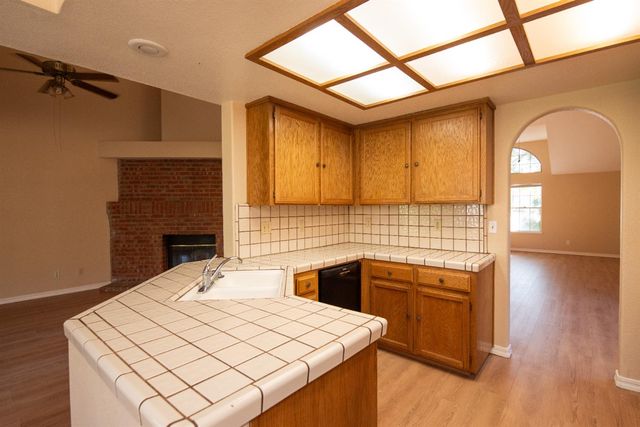 1554 E D St, Oakdale, CA 95361