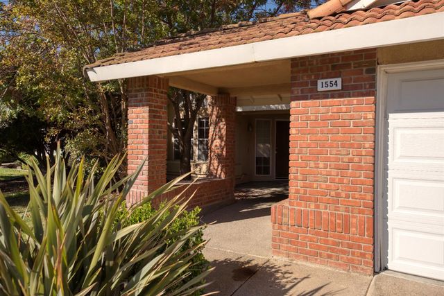 1554 E D St, Oakdale, CA 95361