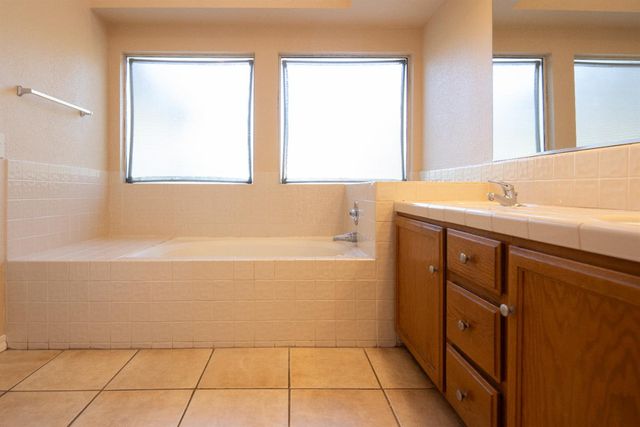 1554 E D St, Oakdale, CA 95361