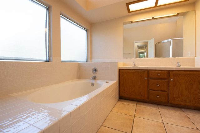 1554 E D St, Oakdale, CA 95361