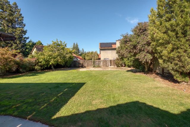 1554 E D St, Oakdale, CA 95361