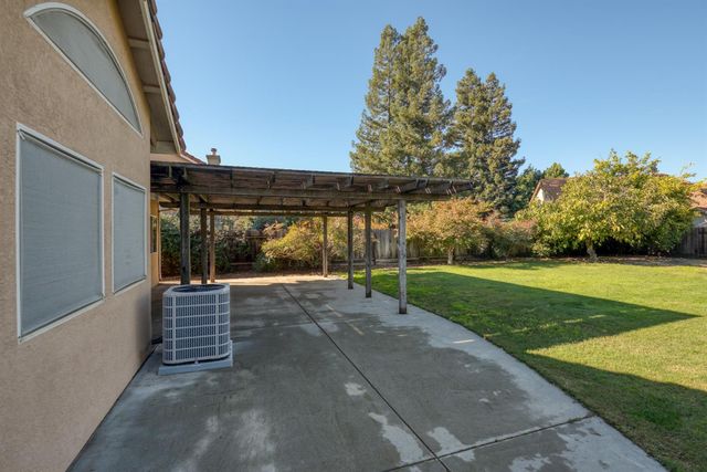 1554 E D St, Oakdale, CA 95361