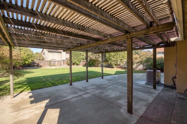 1554 E D St, Oakdale, CA 95361