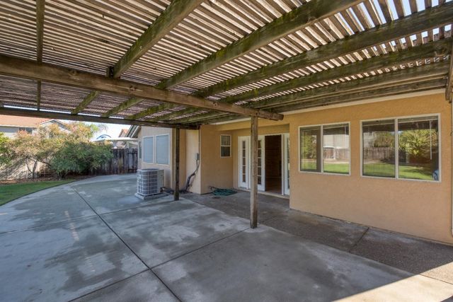 1554 E D St, Oakdale, CA 95361