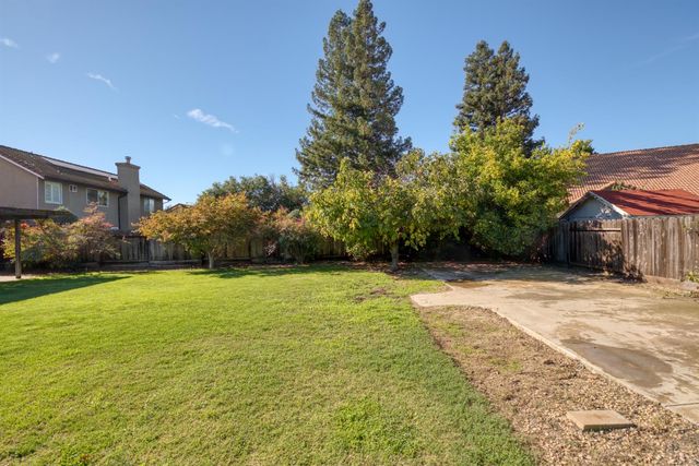 1554 E D St, Oakdale, CA 95361