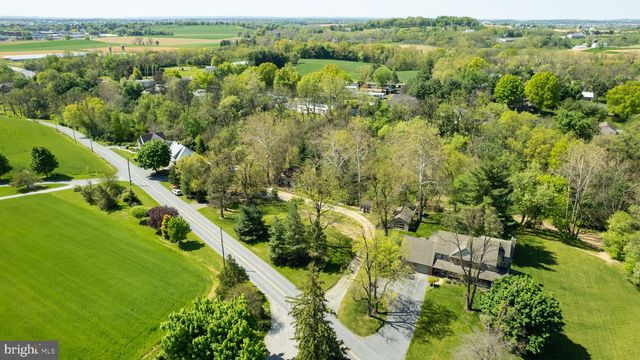 242 SKYVIEW LN, Lititz, PA 17543
