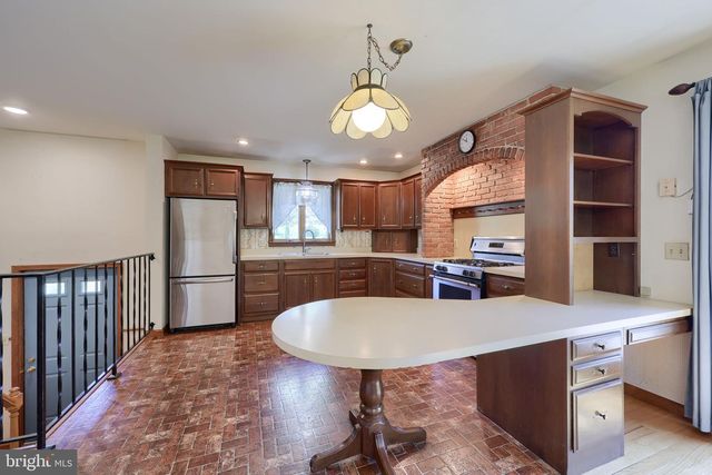 242 SKYVIEW LN, Lititz, PA 17543