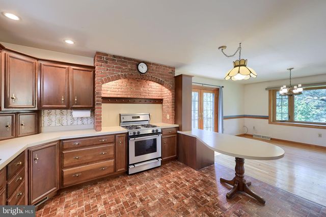 242 SKYVIEW LN, Lititz, PA 17543