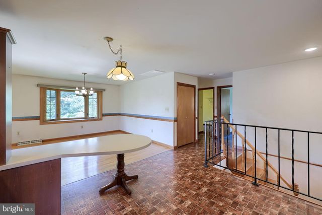 242 SKYVIEW LN, Lititz, PA 17543