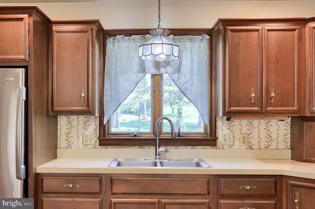 242 SKYVIEW LN, Lititz, PA 17543
