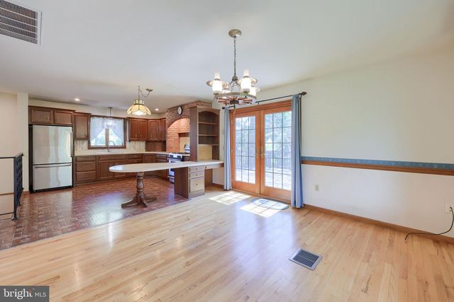 242 SKYVIEW LN, Lititz, PA 17543