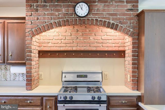 242 SKYVIEW LN, Lititz, PA 17543