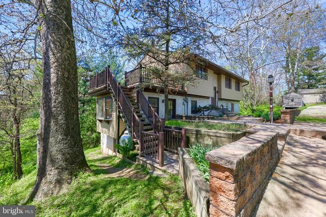 242 SKYVIEW LN, Lititz, PA 17543