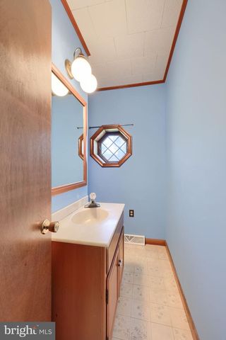 242 SKYVIEW LN, Lititz, PA 17543