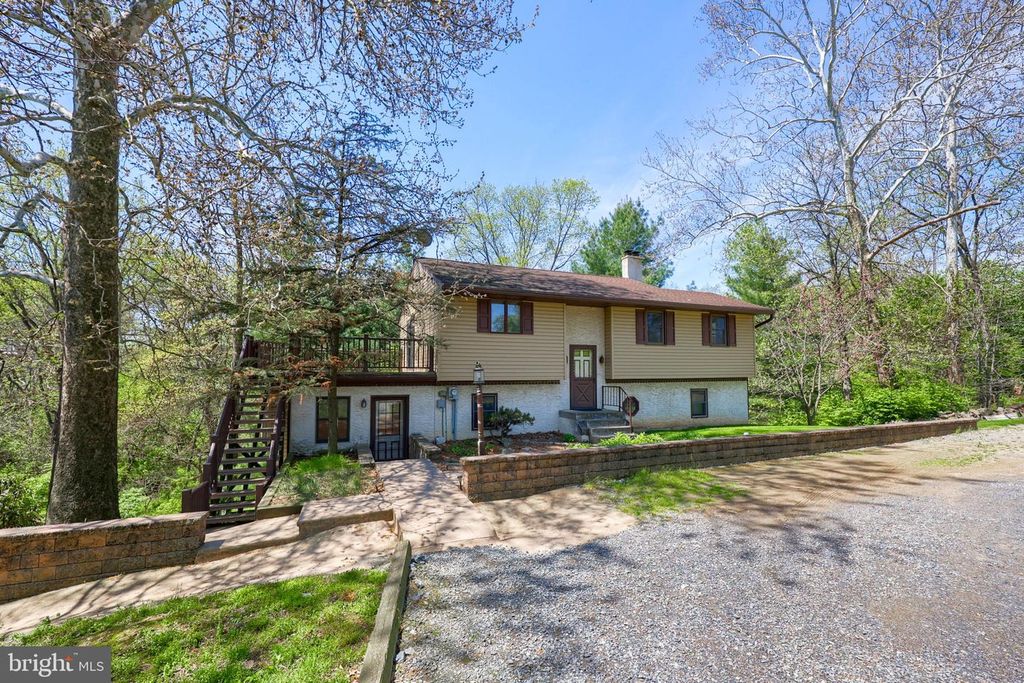 242 SKYVIEW LN, Lititz, PA 17543