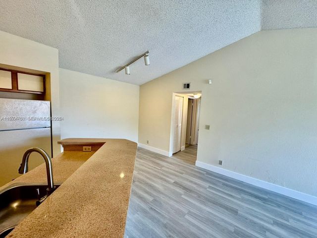 3390 N Pinewalk Drive N 1038, Margate, FL 33063