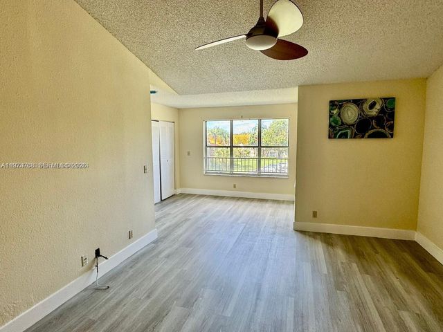 3390 N Pinewalk Drive N 1038, Margate, FL 33063