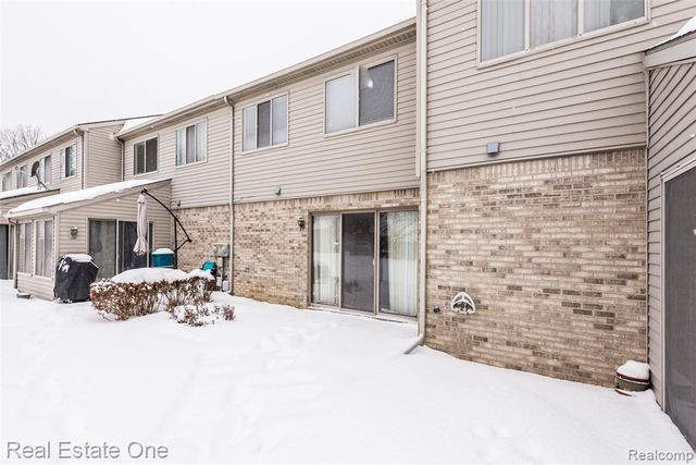 62340 Arlington Circle 3, South Lyon, MI 48178