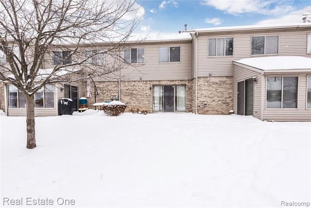 62340 Arlington Circle 3, South Lyon, MI 48178