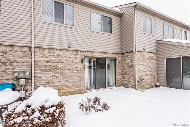 62340 Arlington Circle 3, South Lyon, MI 48178