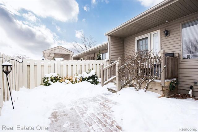 62340 Arlington Circle 3, South Lyon, MI 48178