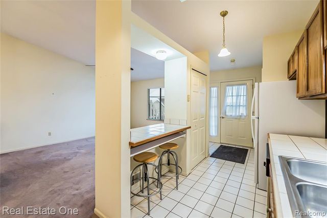 62340 Arlington Circle 3, South Lyon, MI 48178