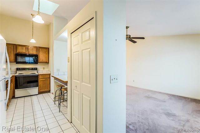 62340 Arlington Circle 3, South Lyon, MI 48178