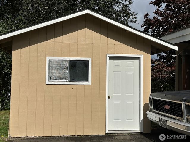 910 Barnhart Street, Raymond, WA 98577