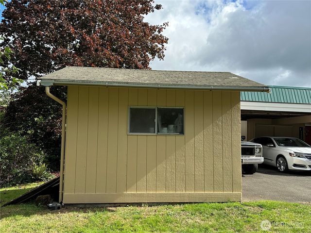 910 Barnhart Street, Raymond, WA 98577